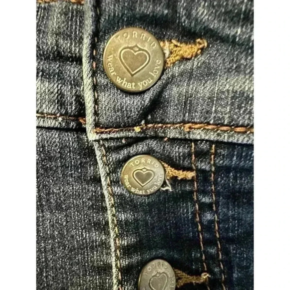 Torrid Shorts Women 24 Blue Cotton Stretch Denim Distressed Button Fly Cut Off - Picture 4 of 6